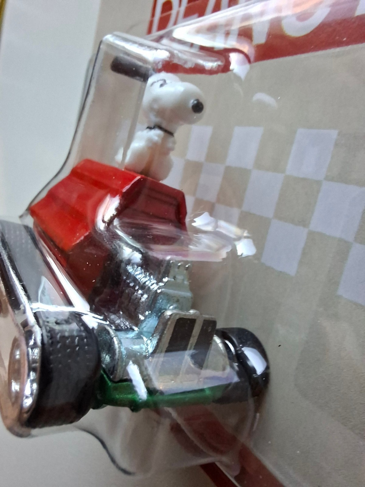 Hot Wheels Peanuts  Snoopy     (NG34)