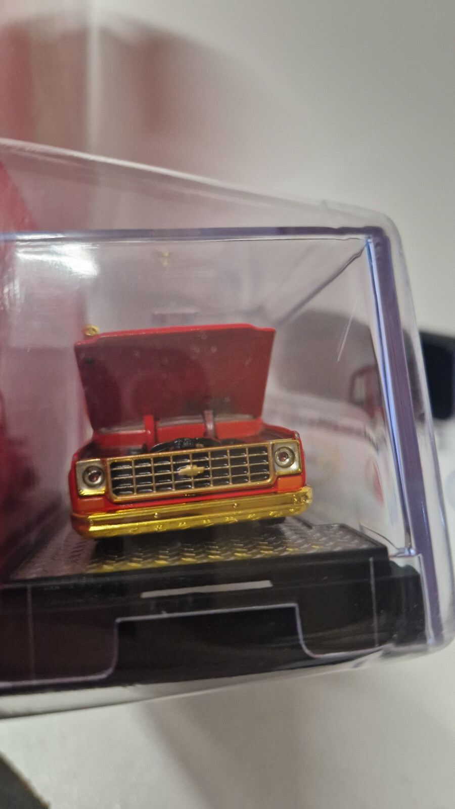 M2 Machines Chief Low Flame SBFD '76 Chevrolet Scottsdale  Chase 750 pcs  (NG54)