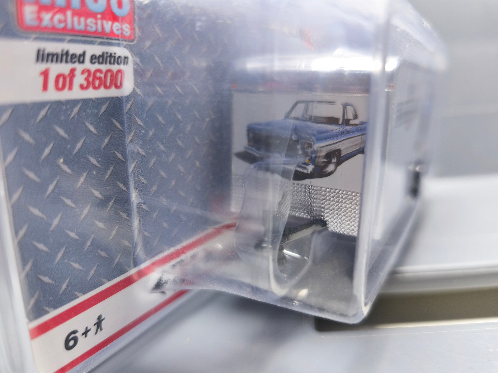 Auto World USA squarebody exclusive mijo Enclosed trailer (C9)