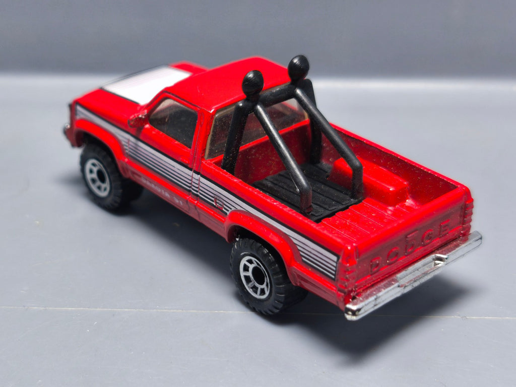 Matchbox Dodge Dakota version barres noires  (A27)