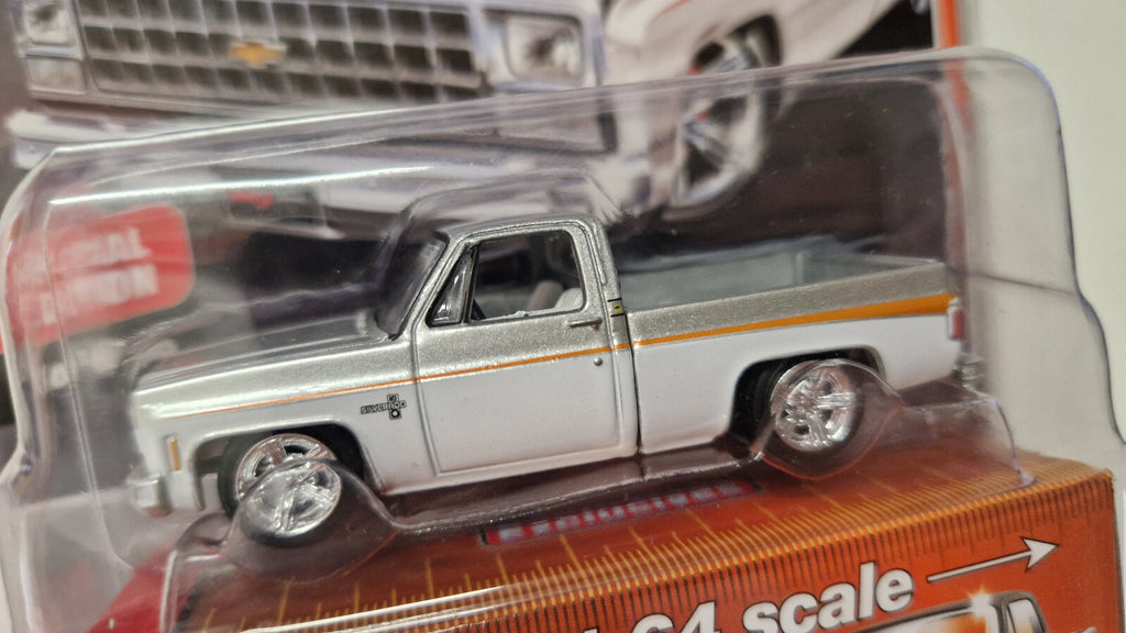 Auto World Exclusive Mijo 1980 Chevrolet Silverado silver white (NG15)