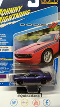Johnny Lightning Classic Gold 2010 Dodge Challenger R/T  (NG32)