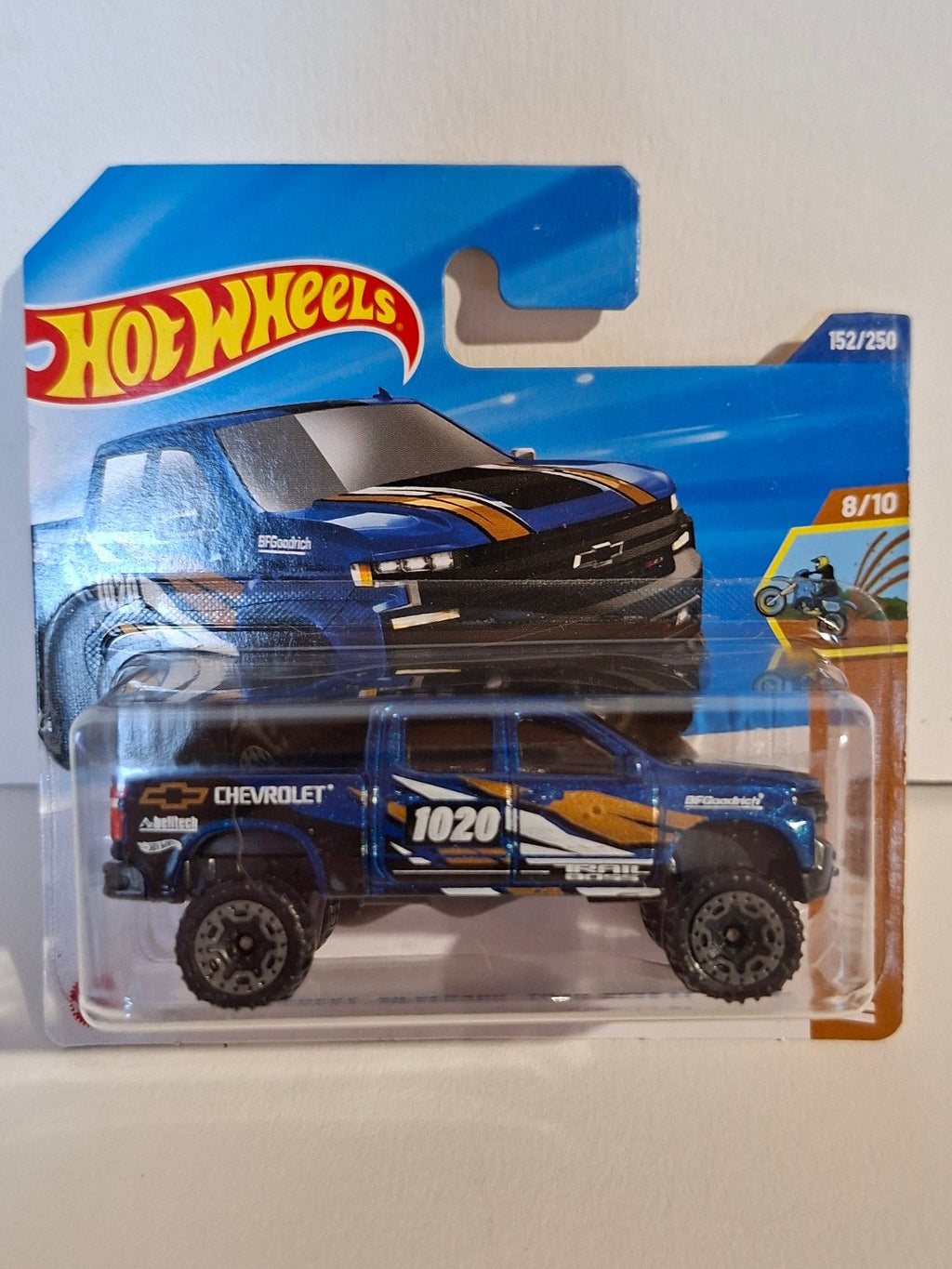 Hot Wheels '19 Chevy silverado trail boss LT  2025-152 (NP05)