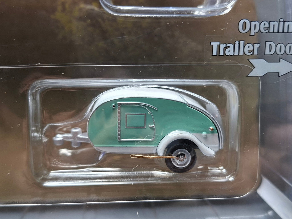 Greenlight Hitch & Tow 1971 Volkswagen Type 2 with surfboards & Teardrop  (CT04)