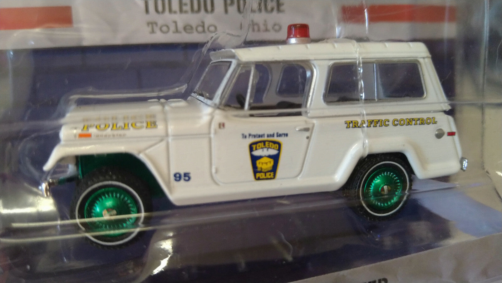 Greenlight Hot Pursuit 1969 Jeep Jeepster Green Wheels Chase (NG21)