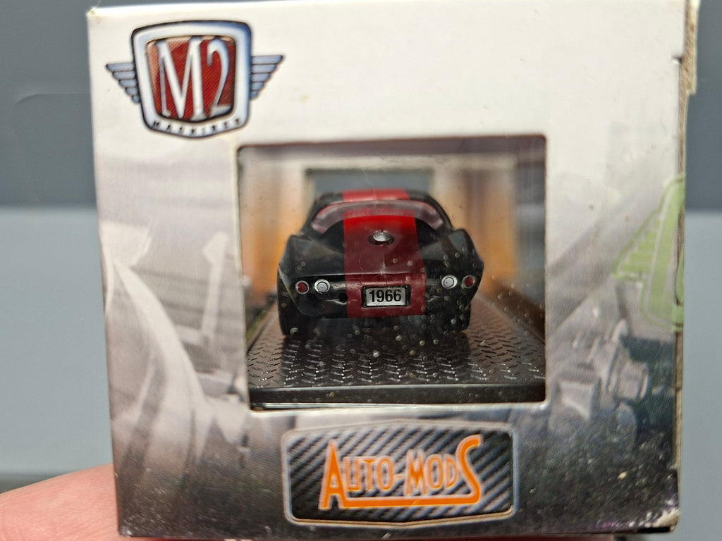 M2 Machines 1966 Chevrolet Corvette 427 Chase 750pcs (CP07)