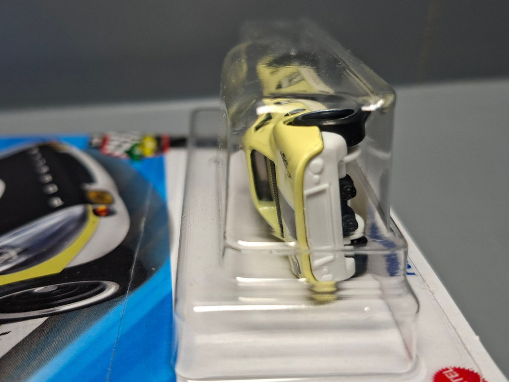 Hot Wheels Porsche 904 carrera GTS 2025-100   (NP04)