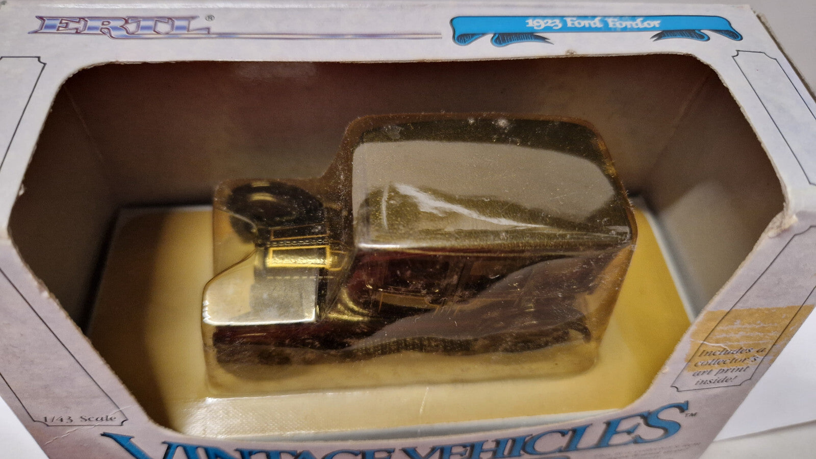 Ertl 1/43 Vintage vehicles 1923 Ford fordor (NG29)