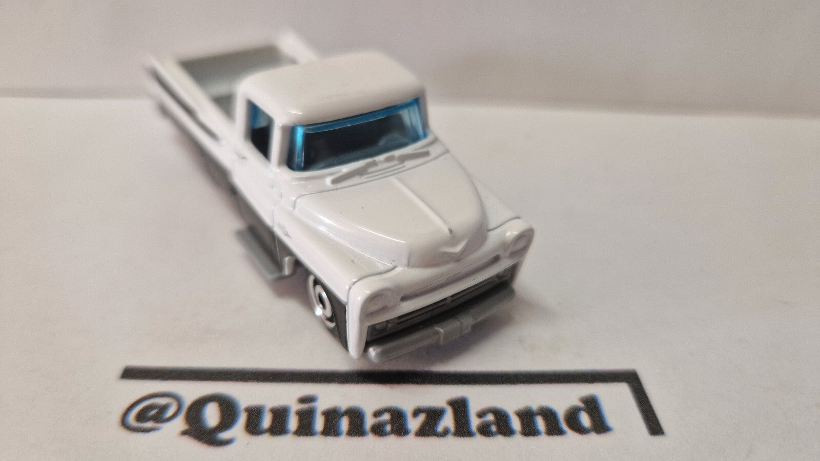 Matchbox  Dodge sweptside pickup  (A33)