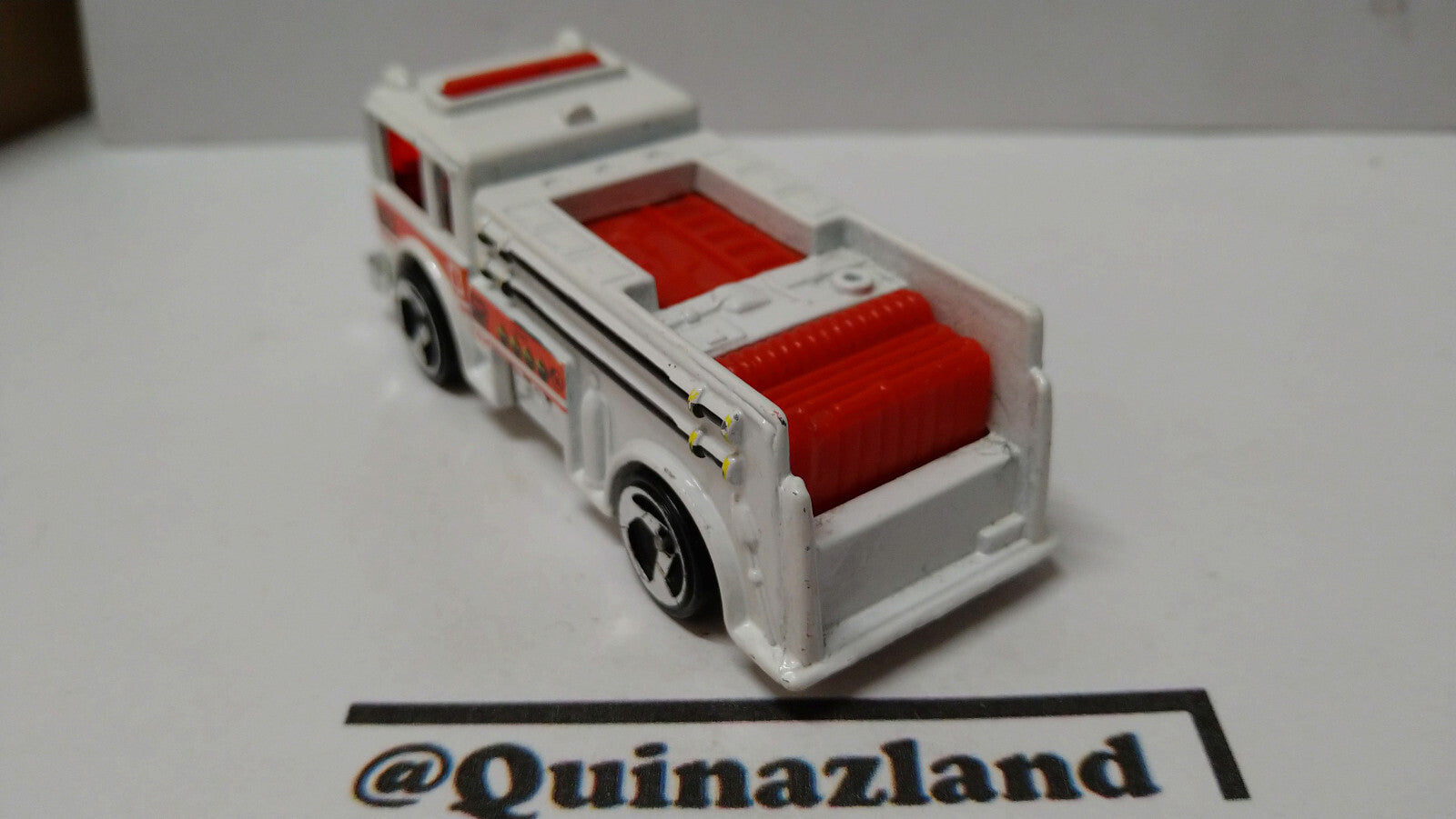 Hot Wheels Fire eater 2000-145    (A24)