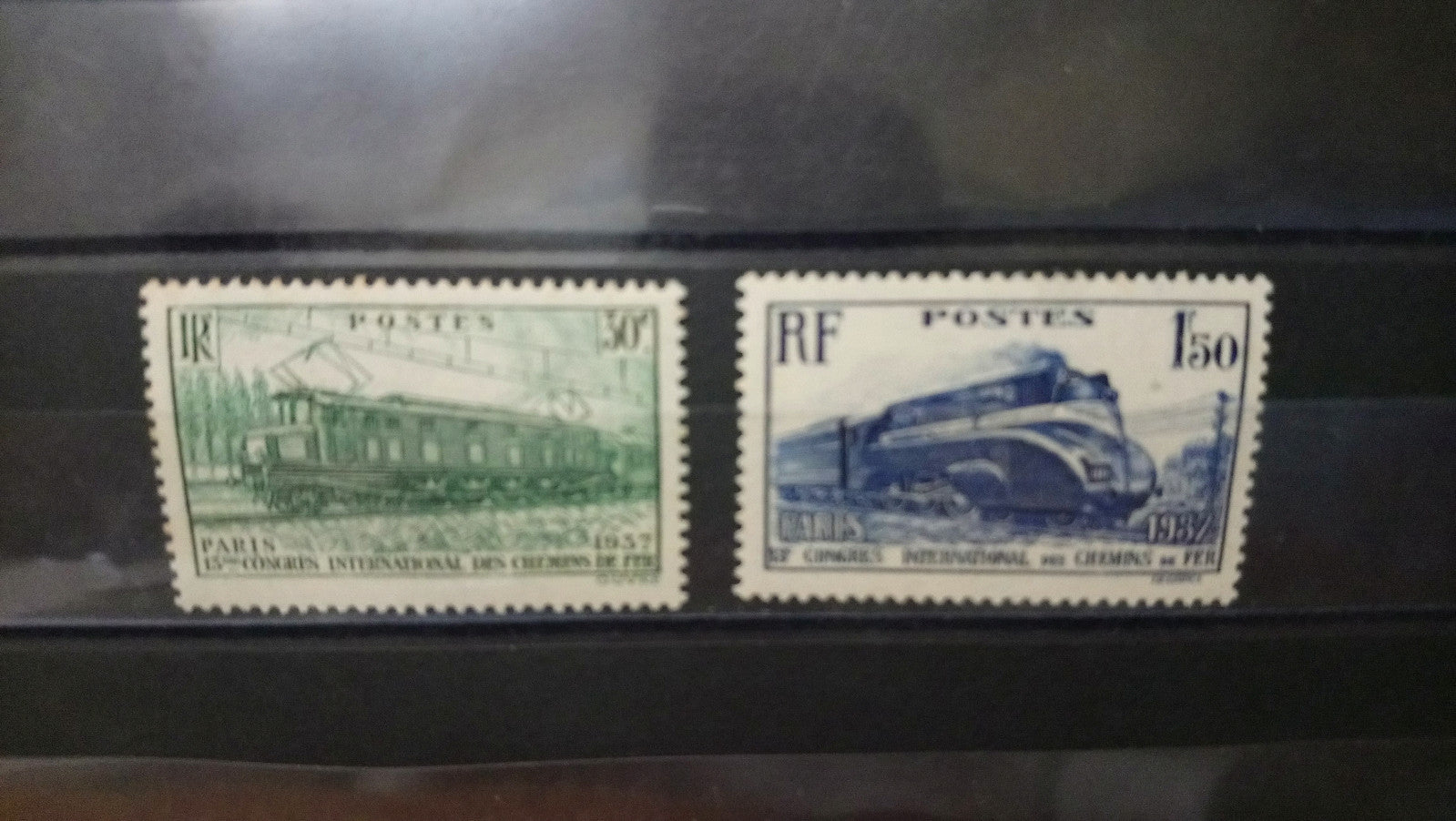 Lot 2 Timbres France 13ème congrés international des chemins de fer 1937