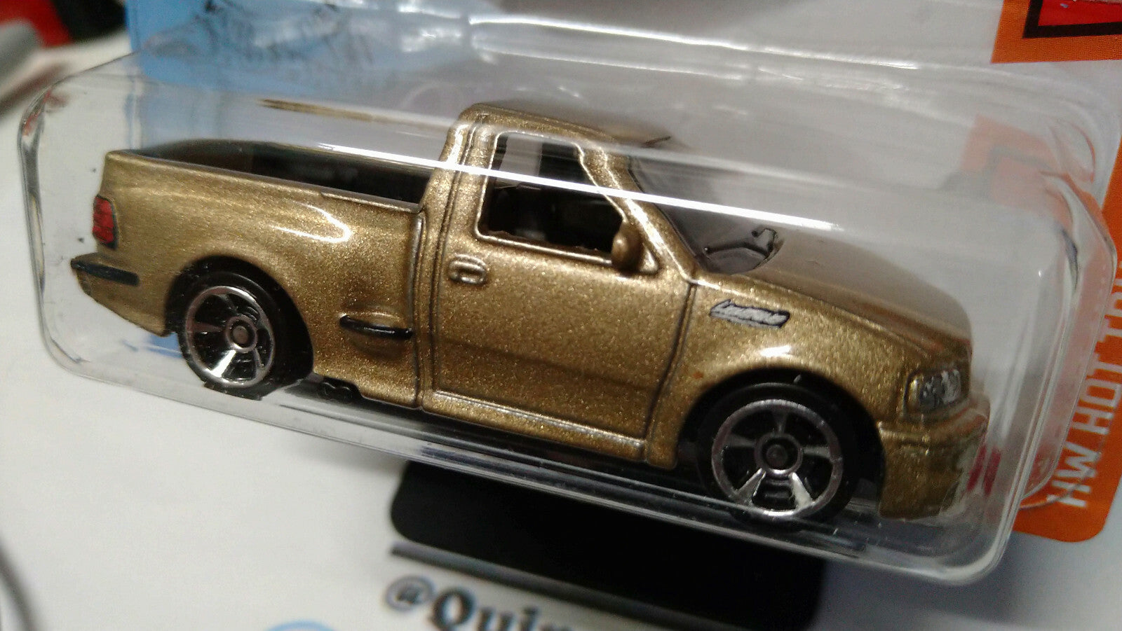 Hot Wheels First Editions '99 Ford F-150 SVT Lightning 2020-237 (NP35)