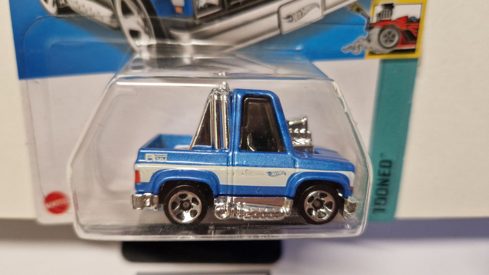 Hot Wheels Toon'd 83 chevy silverado  2022-104 (NP17)