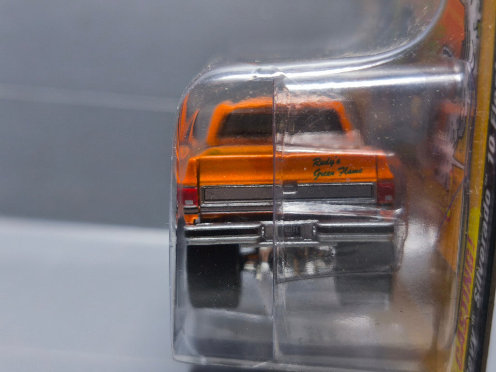 Johnny Lightning 2021 zingers  1981 chevy silverado 10 fleetside  (NG46)