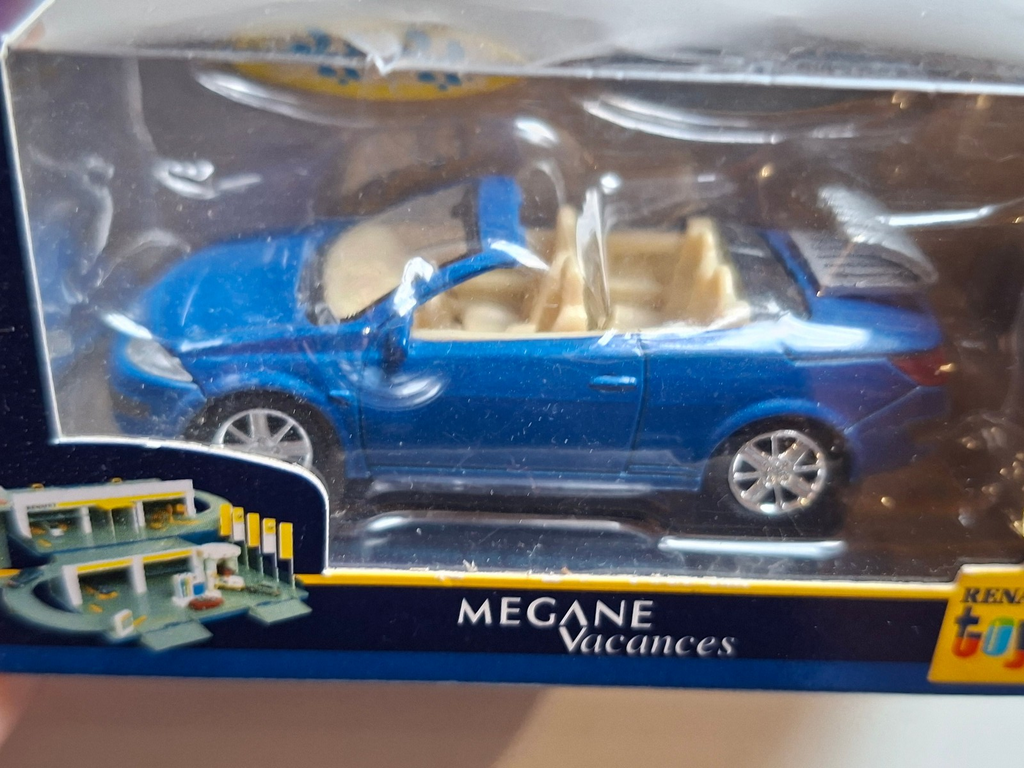 Universal hobbies 1/64 Renault Mégane Vacances surf   (DV013)