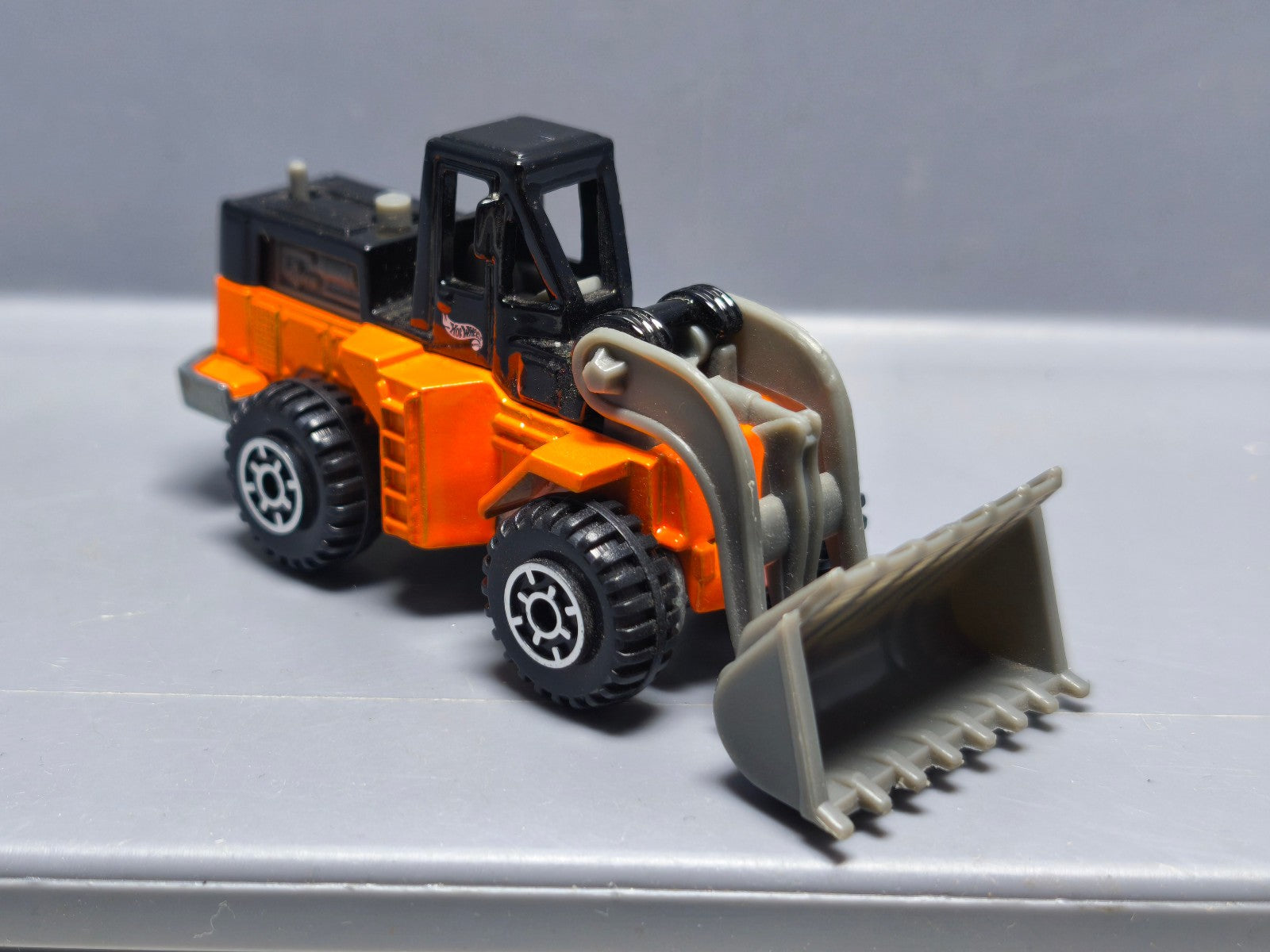 Hot Wheels 1997 mainline 641 Wheel loader version logo blanc  (A38)