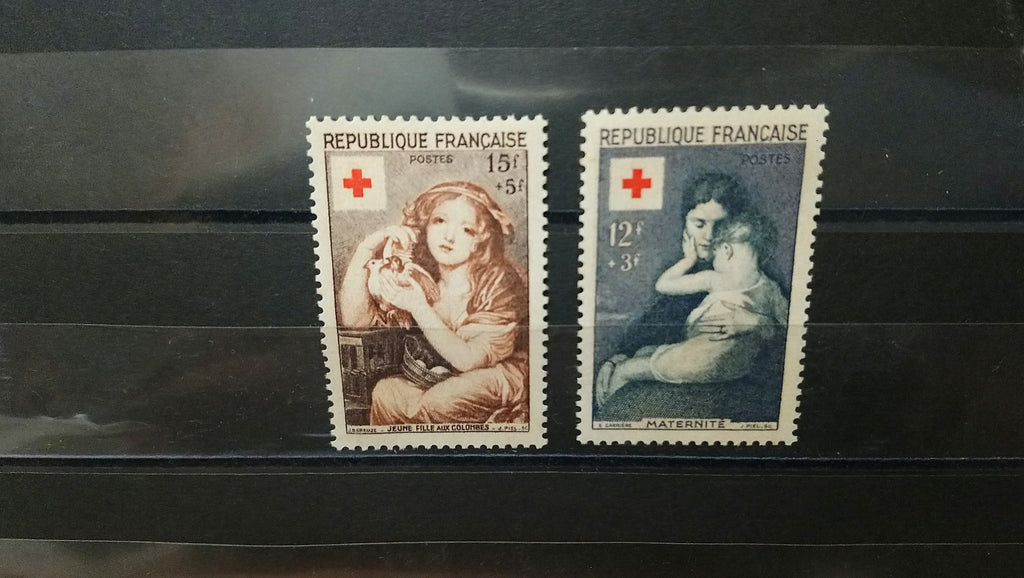lot 2 Timbres France Croix rouge Maternité et jeune fille aux colombes 1954