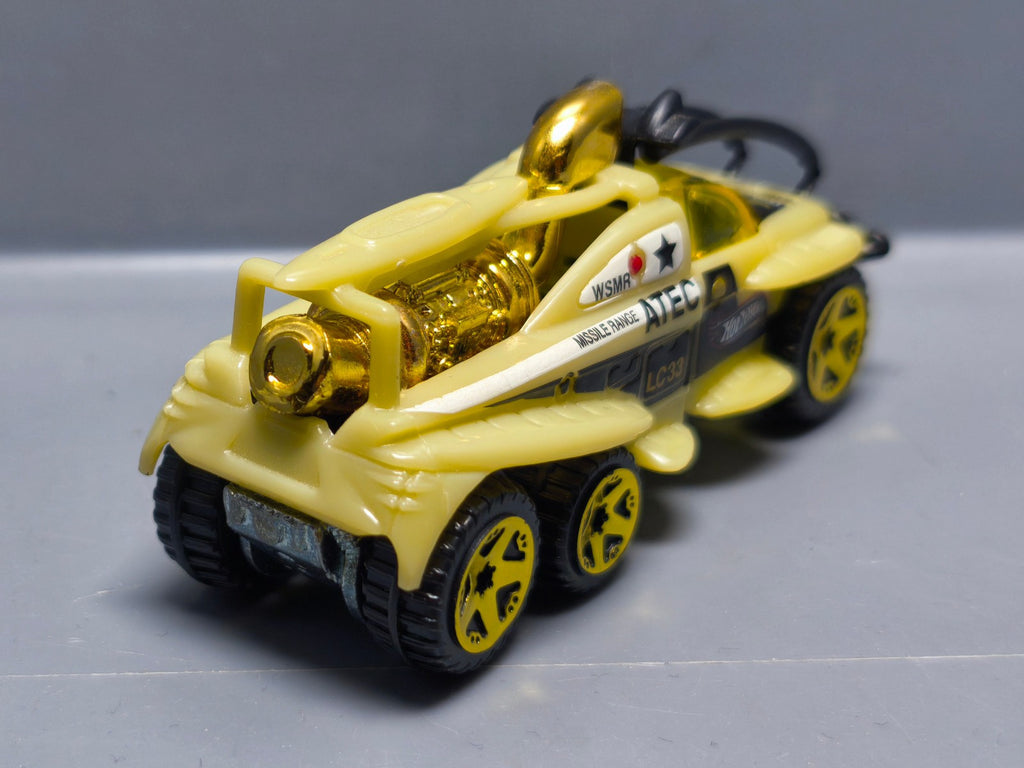 Hot Wheels Xs-ive version 5sp gold 2002-140 (A28)