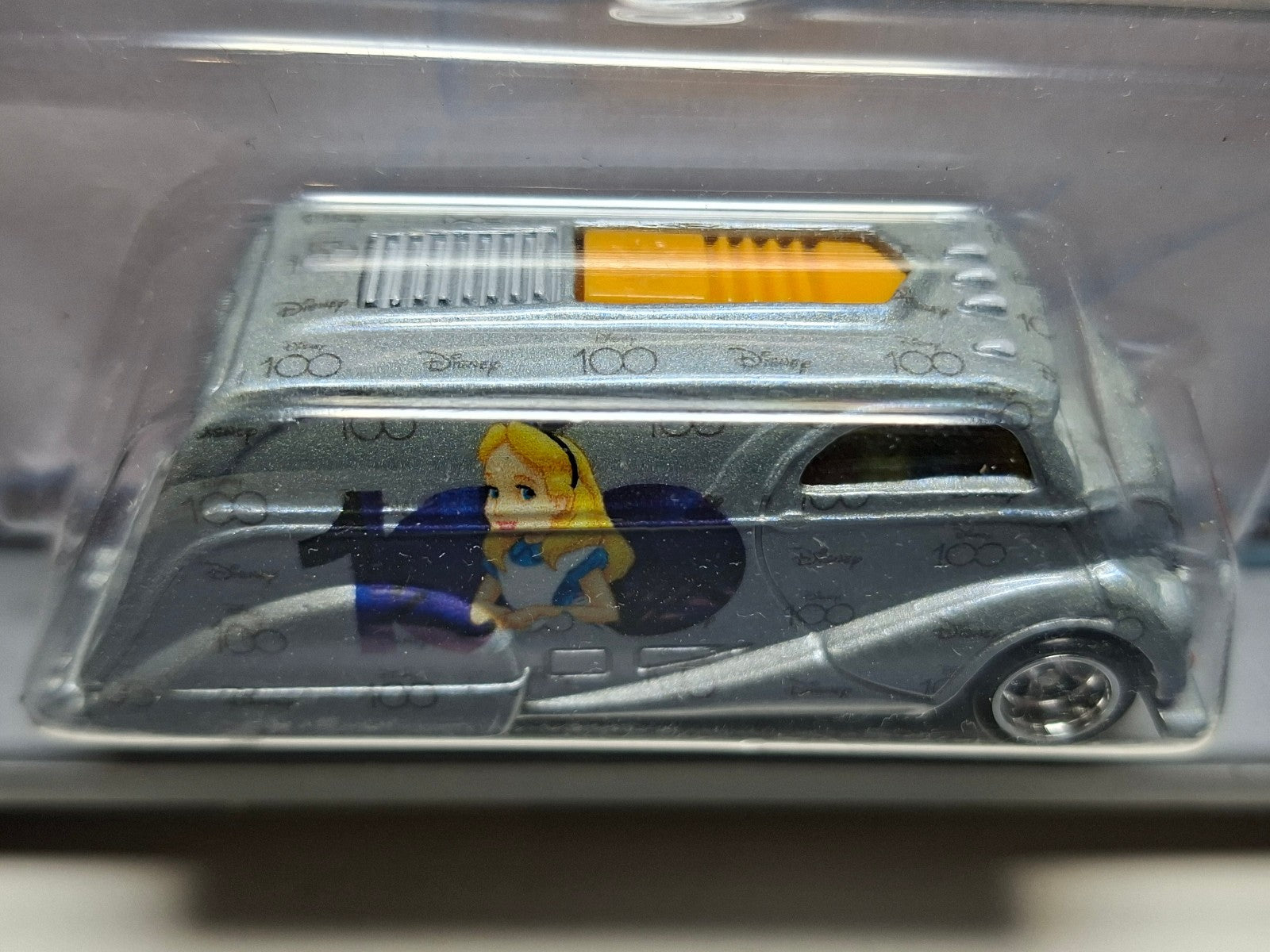 Hot Wheels 2023 Disney 100th anniversary  Deco delivery   (NG52)