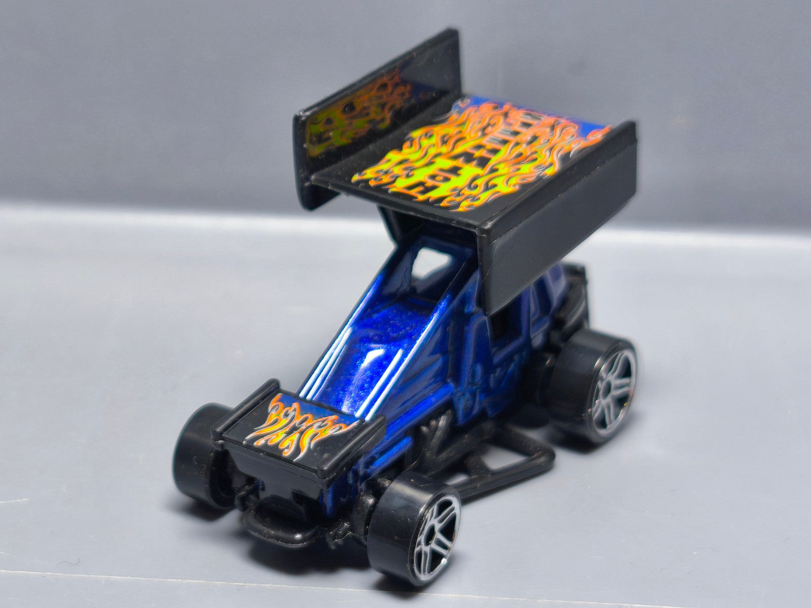 Hot Wheels Slideout 2006-217  (A15)