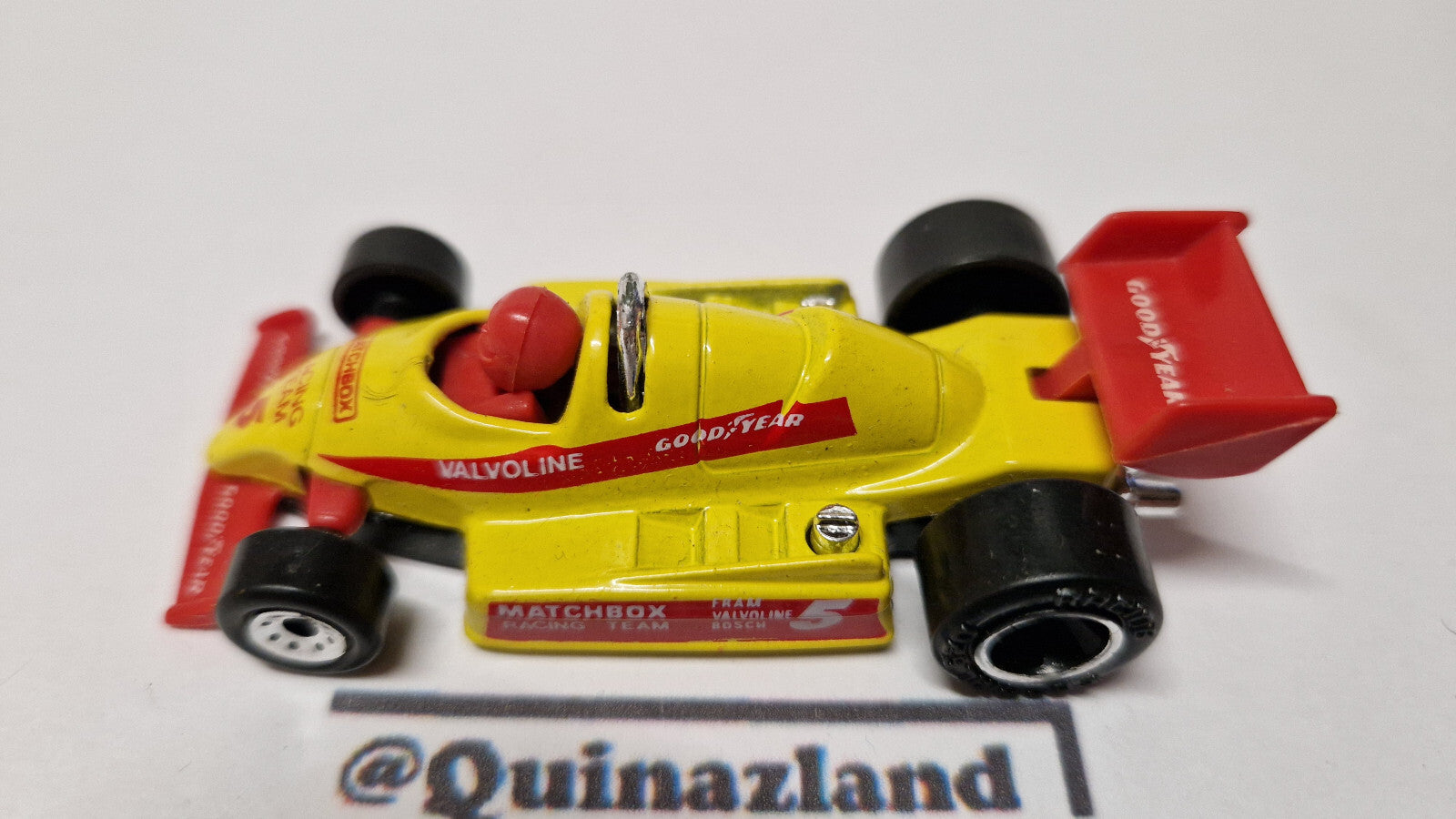 Matchbox 1987 mainline  F1 Racer  version moteur chrome (A31)