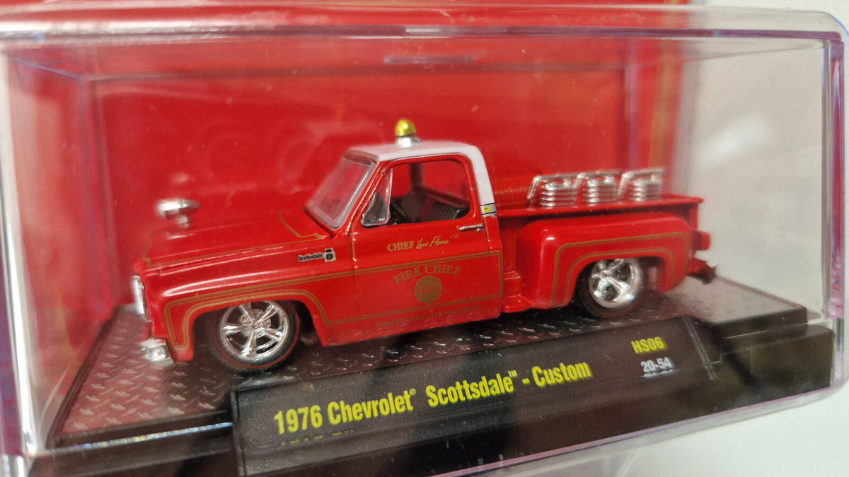 M2 Machines Chief Low Flame SBFD 1976 Chevrolet Scottsdale Custom (NG16)