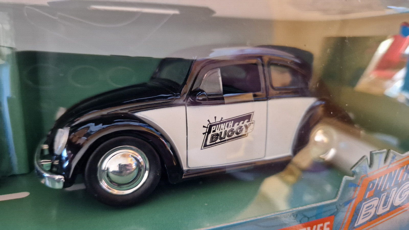 Jada Toys 1/32 Punch Buggy '59 Volkswagen  Beetle W/Gloves Black  (ET)