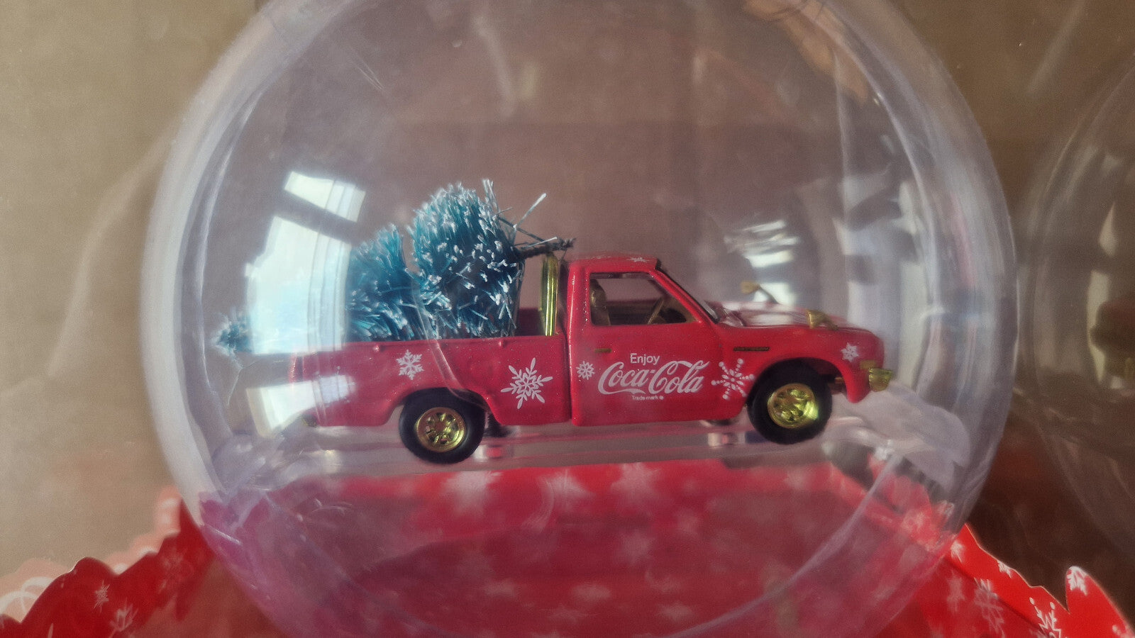 M2 Machines Chase Exclusive Coca Cola Ornament 1976 Datsun 620 Pick Up (ET)