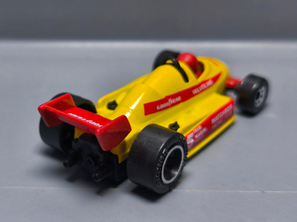 Matchbox 1987 mainline  F1 Racer  version moteur noir  (A27)