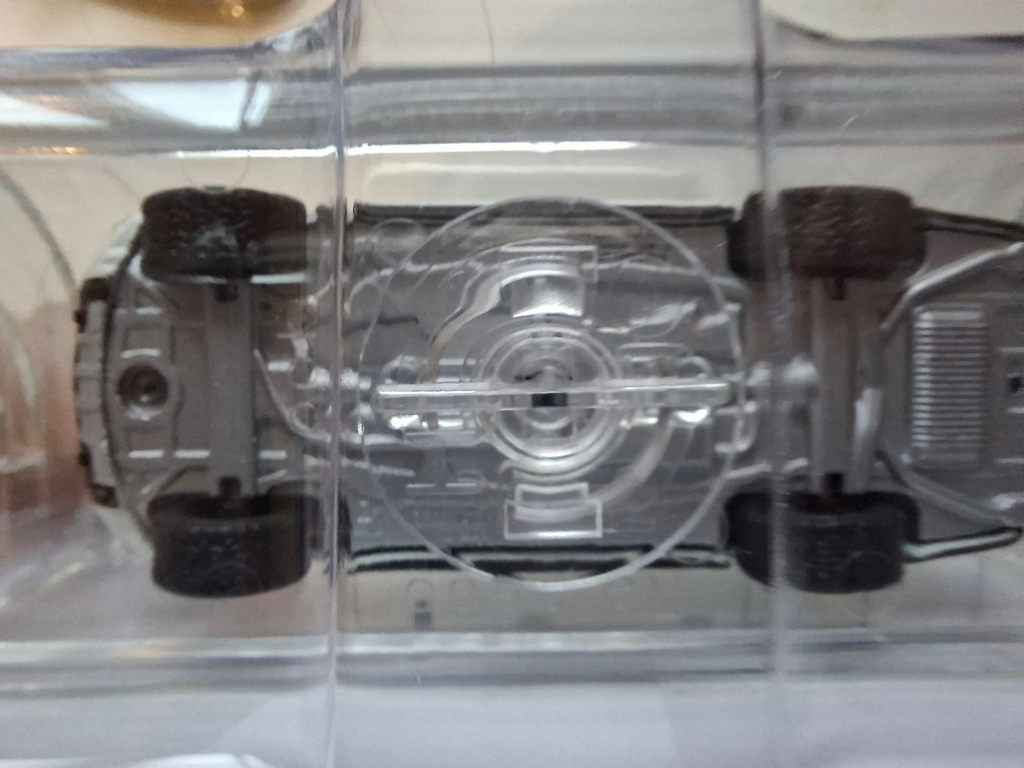 Greenlight Showroom Floor Series 7 2024 Chevrolet Tahoe  Summit White  (NG44)