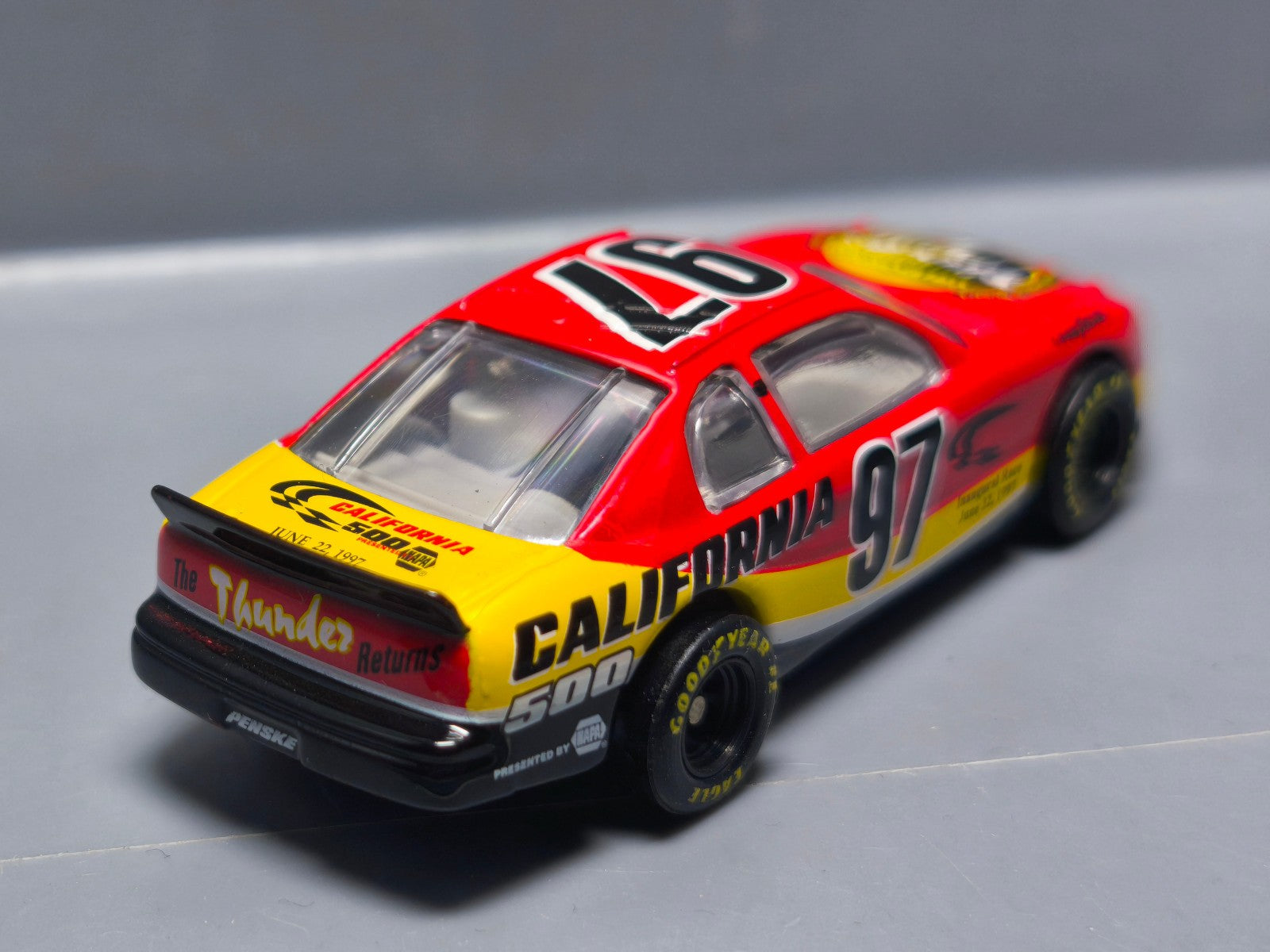 Revell  1997 Racing Chevrolet monte carlo pace car   (A20)
