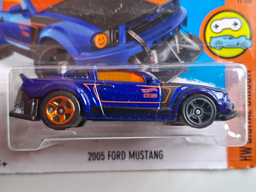 Hot Wheels 2005 Ford mustang 2016-021  (DV013)