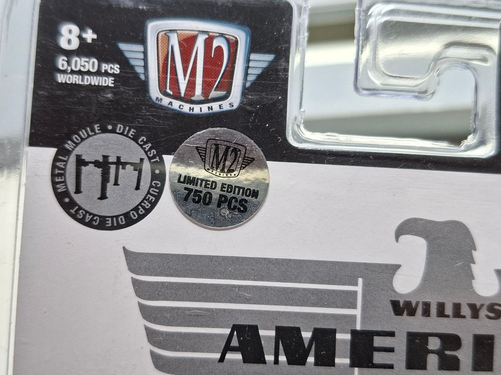 M2 Machines Auto Lift Pack 1941 Willys Coupe Chase (NG38)