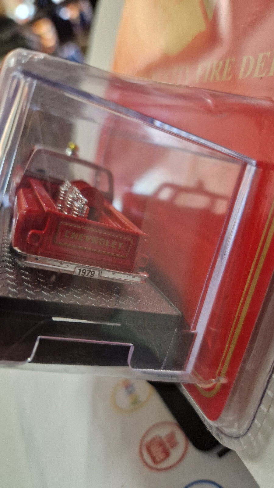 M2 Machines Chief Low Flame SBFD 1976 Chevrolet Scottsdale Custom (NG16)