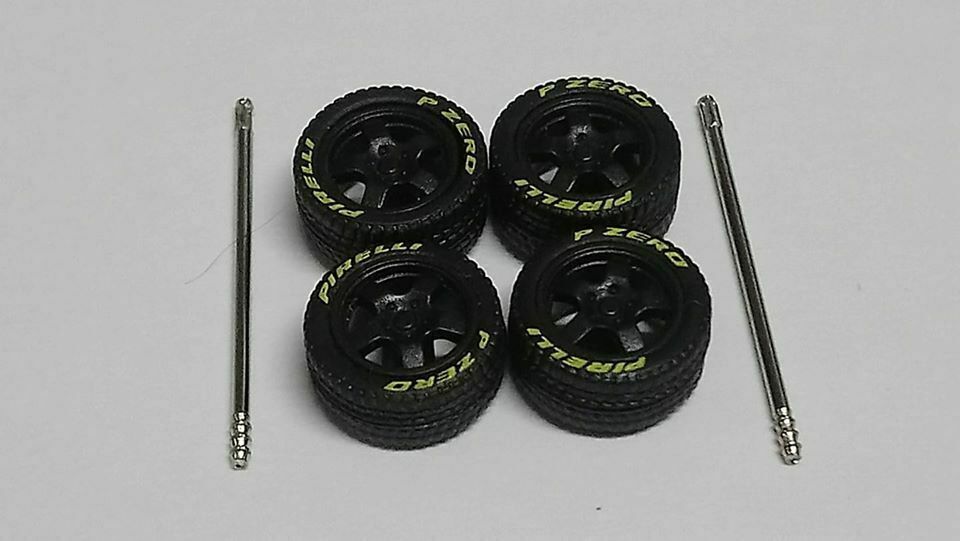 Set jantes 5 branches noires pneus gomme pirelli (ET)