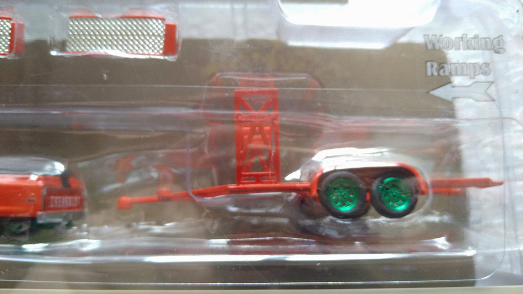 Greenlight Hitch & Tow 1968 Chevrolet C-10 STP with Bed Cover  STP  Chase (CT03)
