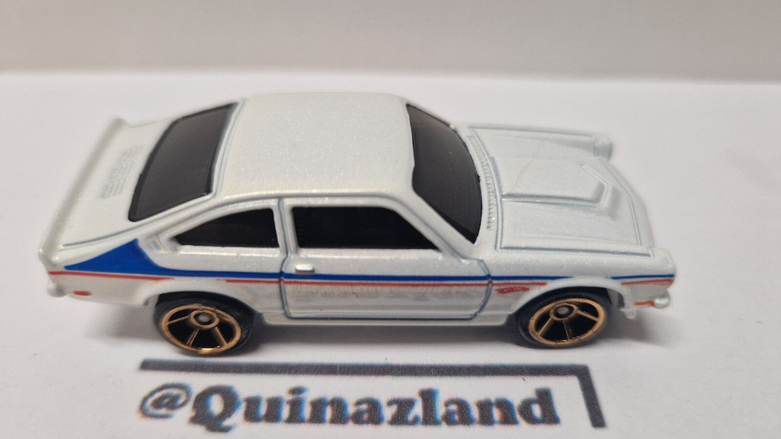 Hot Wheels Custom v8 vega 2010-129  (A25)