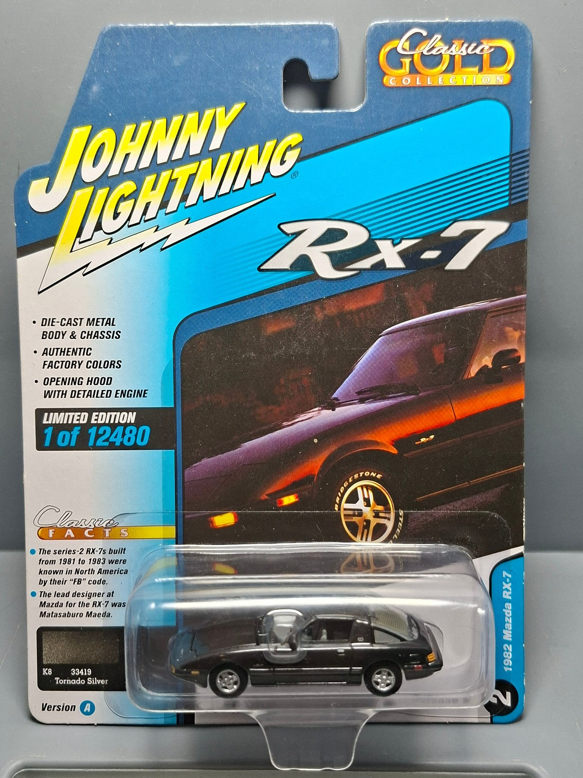 Johnny Lightning Classic gold 1982 mazda RX-7  (NG05)