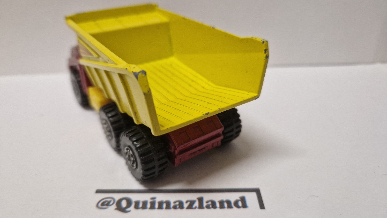 Matchbox  Super kings Big tipper   (NP14)