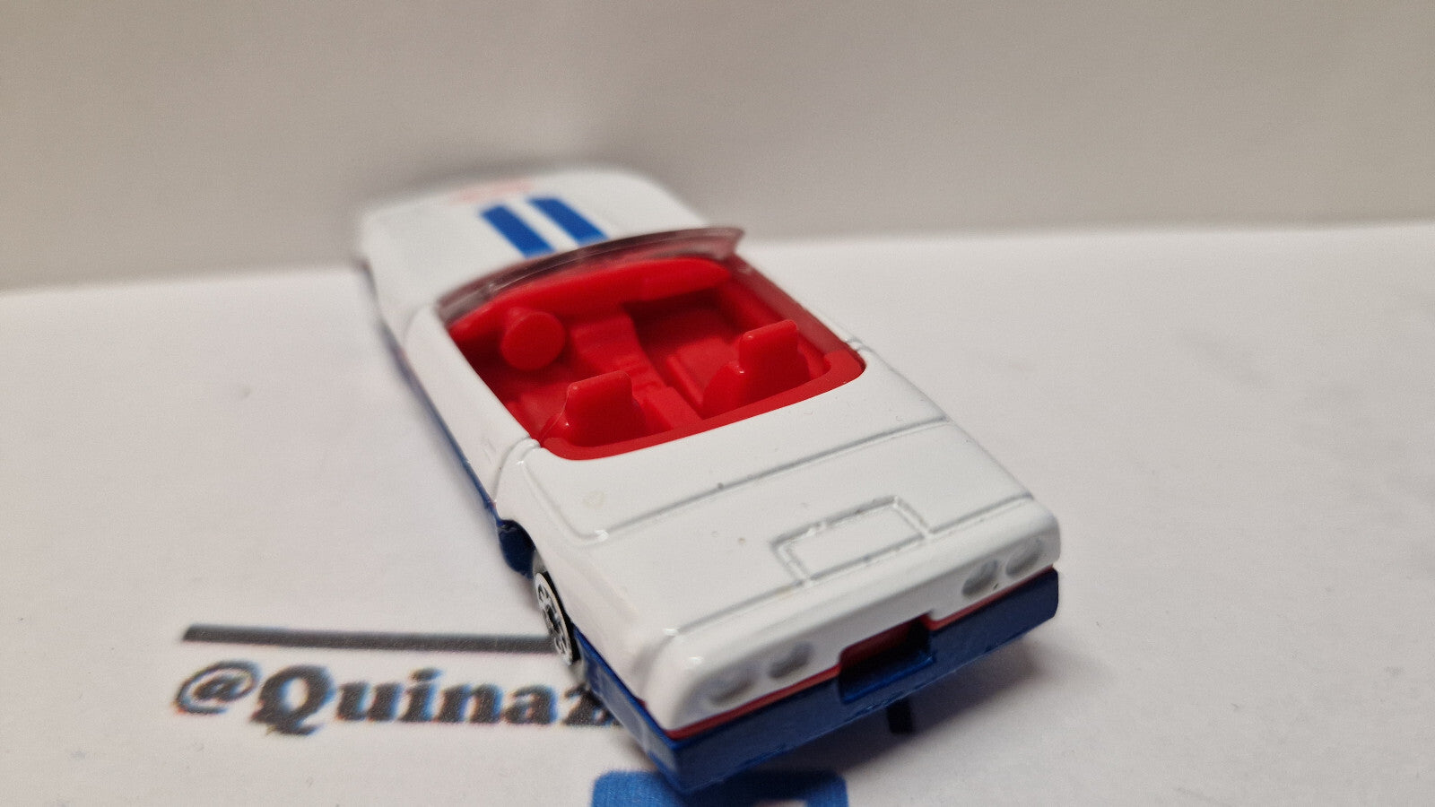 Mc Toy Chevrolet corvette    (A28)