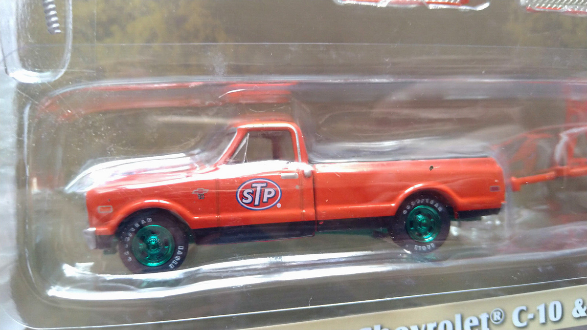 Greenlight Hitch & Tow 1968 Chevrolet C-10 STP with Bed Cover  STP  Chase (CT03)