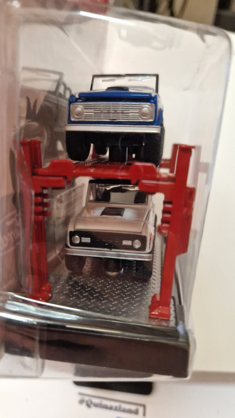 M2 Machines Auto-Lift Release 27 1966 Ford Bronco (NG49)