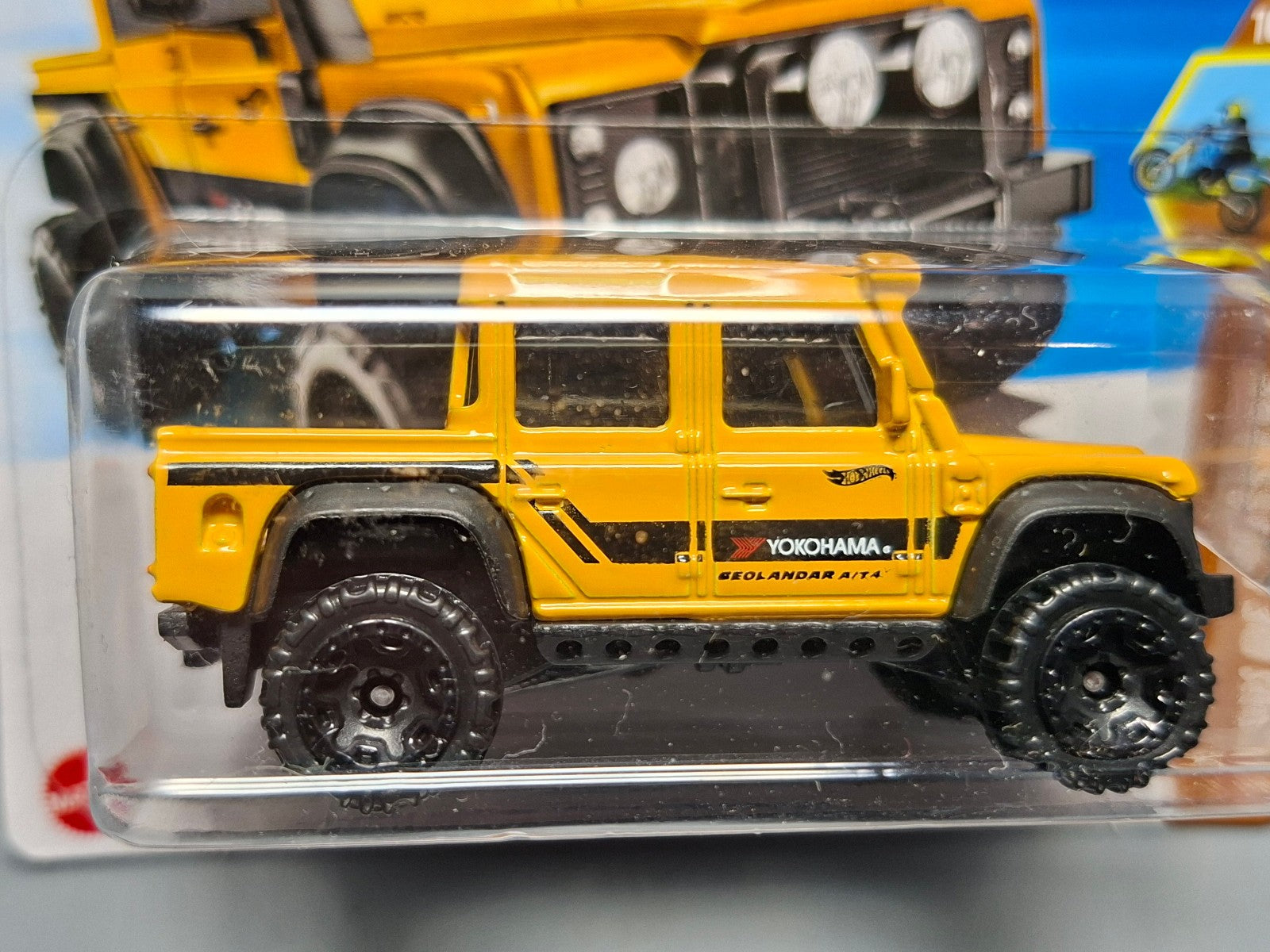 Hot Wheels '15 Land rover Defender double cab  2025-179  (NP12)