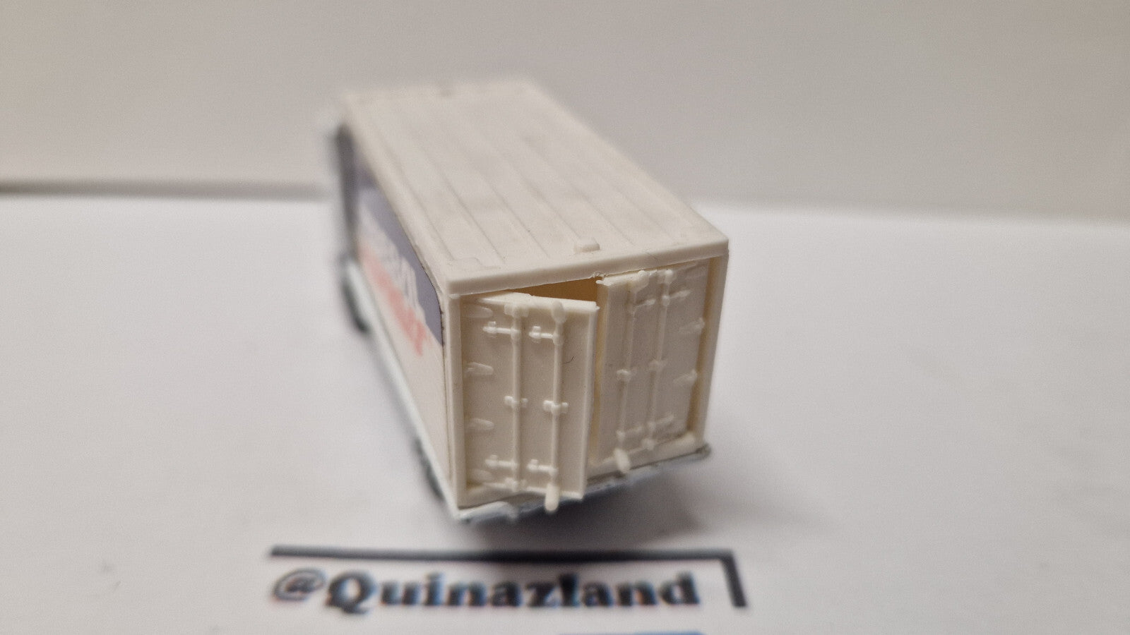 Matchbox 1987 mainline  Volvo container truck federal express     (A31)