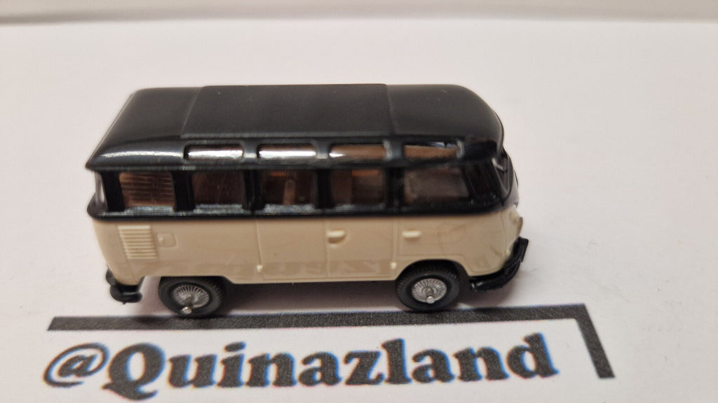 Brekina 1/87 Volkswagen T1 noir/blanc   (A06)
