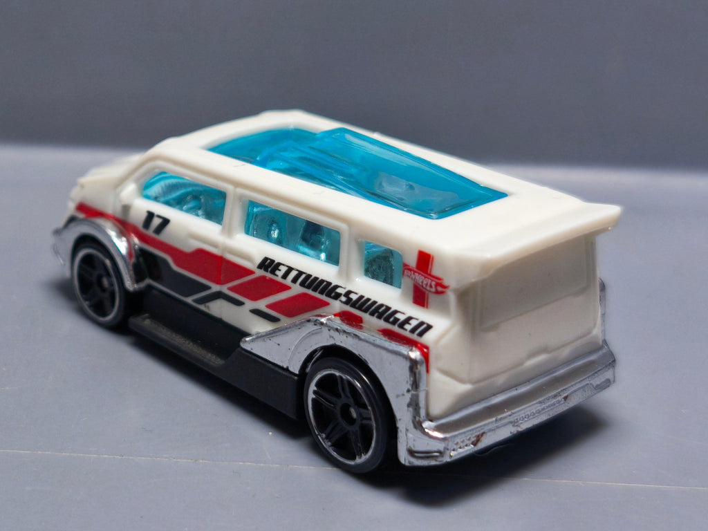 Hot Wheels 2014 mainline 015 Speedbox  (A03)