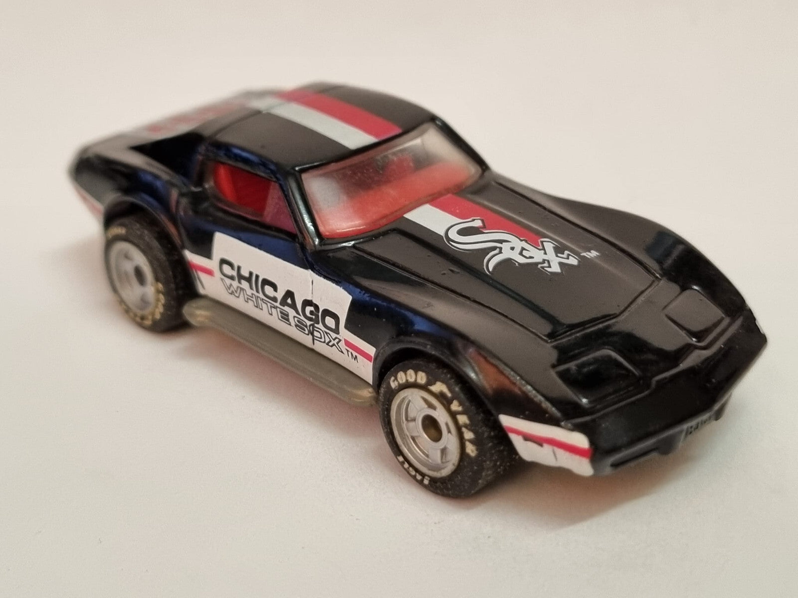 Matchbox 1992 white rose collectibles MLB chevrolet corvette Chicago   (CP15)