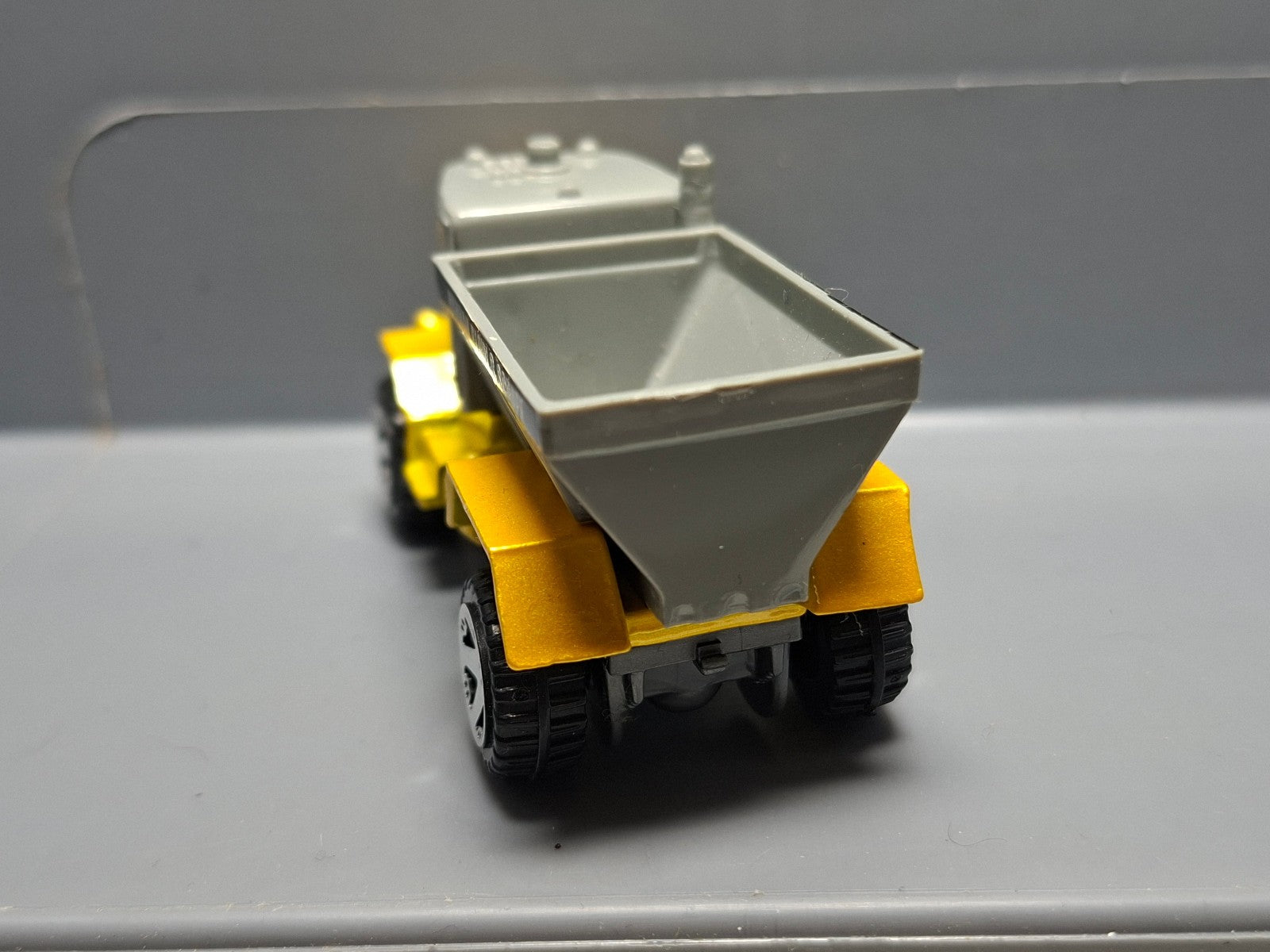 Hot Wheels Oshkosh snowplow version OR5SP thailand 2002-171  (CP05)