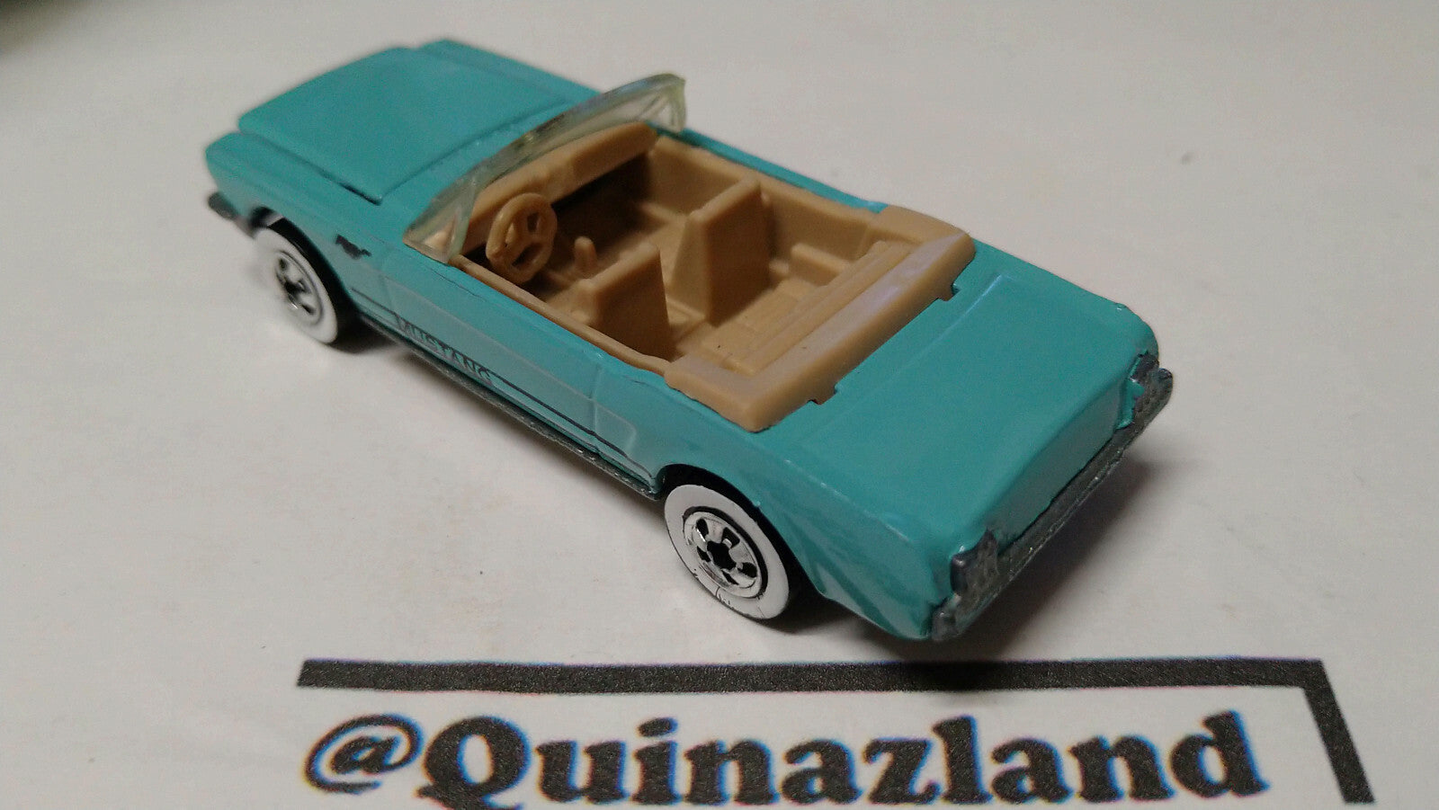 Hot Wheels 65 Ford Mustang Convertible 1987 intèrieur beige  (A07)