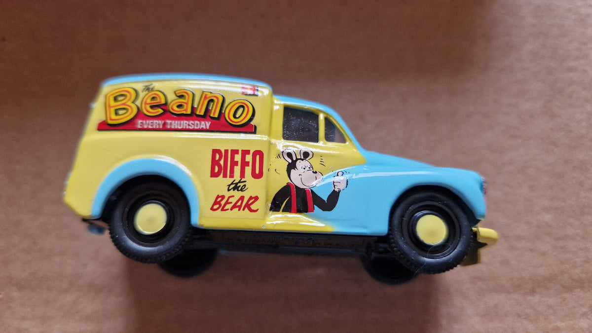 Corgi 1/43 Comics classics limitée à 8000 exemplaires Morris 1000 van  (CT06)